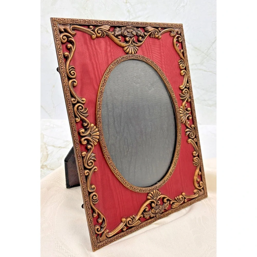Vintage Ornate Gold Filigree Photo Frame Red Moiré Oval 6.5x4.5‎ Opening Korea